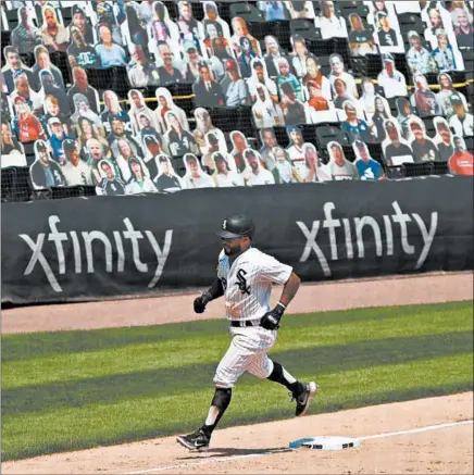  ?? JOHN J. KIM/CHICAGO TRIBUNE ?? Leury Garcia rounds third base after hitting a home run in the fifth inning during the Sox’s 10-3 victory over the Twins on Saturday.