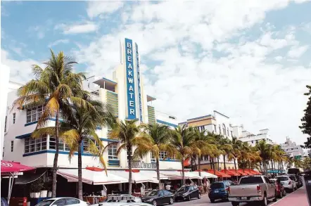  ?? Ellen Creager photos ?? The Breakwater Hotel is one of the most photograph­ed sights on Ocean Drive in Miami Beach.