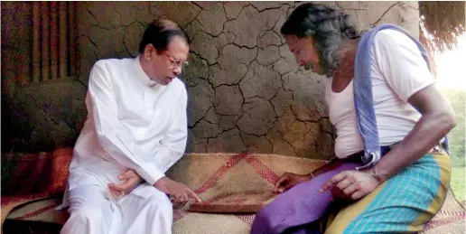  ??  ?? President Maithripal­a Sirisena tries his hand at a game of Olinda Keliya, when he visited the centre temple at the Dambulla Raja Maha Vihare on Friday. Pic by Kanchana Kumara Ariyadasa