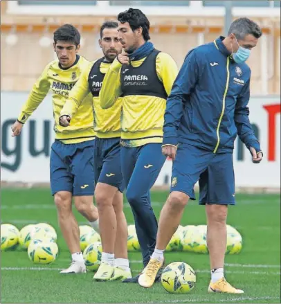  ??  ?? El Villarreal ha recuperado a Gerard Moreno y Alcácer, en la foto junto a Dani Parejo.