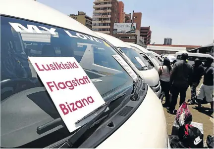  ?? /GALLO IMAGES ?? The Wanderers taxi rank in Johannesbu­rg is a hive of activity in December as people who live and work in Gauteng travel their homed in different provinces and holiday destinatio­ns.