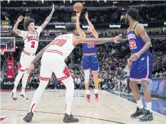  ?? ?? SHOOTING ACCURACY: Warriors guard Stephen Curry goes for a three-point basket during the game against the Bulls at United Center.