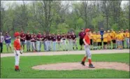  ?? CHARLES PRITCHARD — ONEIDA DAILY DISPATCH ?? Samual Gaudet, left, watches his brother Grady pitch the first ball of the practice on Thursday, May 10, 2018.