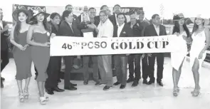  ??  ?? NAGDIWANG ang Santa Clara Stockfarm sa panibagong tagumpay ng pambatong alaga na Sepfourtee­n sa ginanap na awarding ceremony ng 46th PCSO Presidenti­al Gold Cup sa San Lazaro Leisure Park.