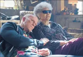  ?? Joe Lederer 20th Century Fox ?? DEADPOOL/WADE WILSON (Ryan Reynolds) and Blind Al (Leslie Uggams) hang out in former stunt pro and now director David Leitch’s “Deadpool 2.”