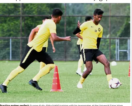  ?? — Bernama ?? Practice makes perfect: Syamer Kutty Abba (right) training with his teammates at the Universiti Sains Islam Malaysia field on Wednesday.