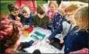  ??  ?? Rettungszw­erge: Ein Erste-hilfekurs für Kinder aus Nordthürin­gen. Foto: Marco Kneise