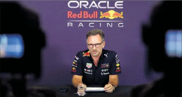  ?? ?? Christian Horner, jefe de Red Bull, atiende a los medios durante la rueda de prensa que dio ayer en México tras conocerse la sanción impuesta por la FIA al equipo ‘energético’.