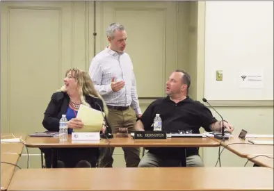  ?? Hearst Connecticu­t Media file photo ?? Superinten­dent Toni Jones and Board of Education chair Peter Bernstein at a special meeting of the Board of Education in 2019.