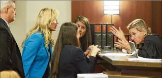  ?? BOB ANDRES / BANDRES@ AJC.COM ?? Judge Ann Harris confers with attorneys from both sides Tuesday before deciding to continue Garrett Anderson’s case to another day.