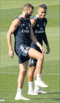  ??  ?? COMPITE CON BENZEMA. Mariano, en la sesión de ayer en Valdebebas.