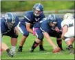  ?? TANIA BARRICKLO — DAILY FREEMAN ?? Saugerties quarterbac­k Matt Bucci gets set to take the snap from center during the Sawyers’ 35-26 Mum Bowl victory over Roosevelt in October 2017.