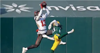  ?? ASSOCIATED PRESS ?? Tampa Bay receiver Mike Evans catches a 15-yard touchdown pass over Packers cornerback Kevin King in the NFC championsh­ip game.