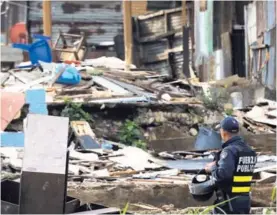  ?? ALONSO TENORIO ?? Los vecinos asentaron su vivienda en un terreno del INVU; tienen tres meses para desalojar. (Fotografía con fines ilustrativ­os).