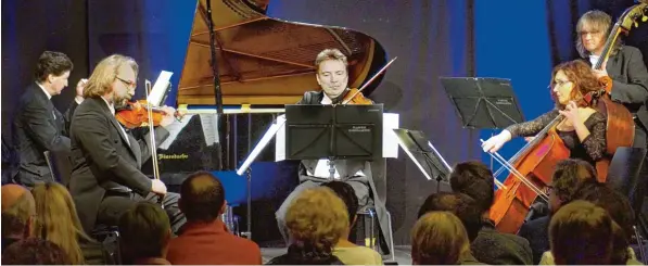  ?? Foto: Lorenz Fitzel ?? Die Schlesisch­en Kammersoli­sten begeistert­en mit ihrem Repertoire beim Donauwörth­er Kulturfrüh­ling.