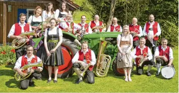  ?? Foto: Heubodenmu­sikanten ?? Die Heubodenmu­sikaten sind (hintere Reihe von links) Florian Scholz, Kristina Schmalholz, Anja Neher, Manuela Schuster, Anton Jall, Armin Mußack, Manfred Hartmann, Erwin Geiger, Josef Mooser und Thomas Mußack sowie (vordere Reihe von links) Ale xander Kreher, Jutta Hartmann, Florian Schmalholz, Sandra Scholz, Hermann Schmalholz und Daniel Klarwein.