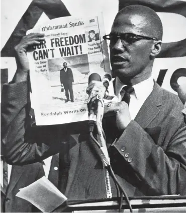  ?? Foto: Imago/UIG ?? Wird wieder zum Bezugspunk­t: Malcolm X während einer Rede in New York, 1963.