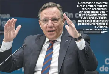  ?? PHOTO AGENCE QMI, JOËL LEMAY ?? De passage à Montréal hier, le premier ministre François Legault a indiqué qu’il allait « tout faire » pour permettre aux élèves du secondaire d’être présents en classe pour la rentrée à l’automne.