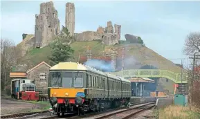  ?? ?? The Swanage Railway’s immaculate­ly turned out Class 117 DMU leaves Corfe Castle on January 1 on the first of three days of special services at the start of 2022.
Andrew PM Wright