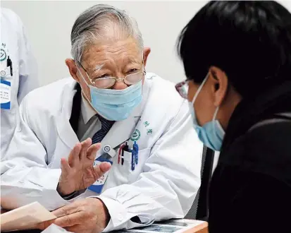  ??  ?? Ophthalmol­ogist Zhang Xiaofang, 101, talks to a patient at the First Affiliated Hospital of Zhengzhou University in the capital of central China’s Henan Province. — Photos by Xinhua