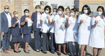  ??  ?? Louisa Letsoalo, Netcare Pholoso Services Manager and Fabion Benne, General Manager with some of the nurses during Internatio­nal Nurses Day celebratio­ns.