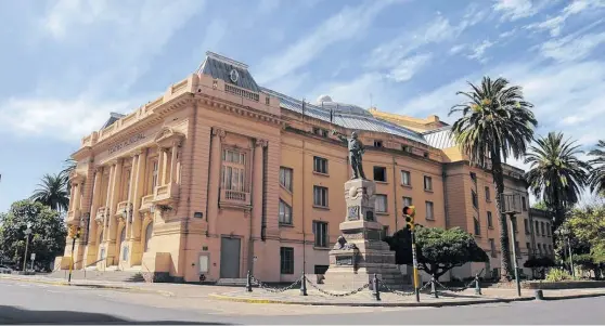  ?? PABLO PRESTI-LANUEVA. ?? EL TEATRO Municipal fue clausurado a fines de 2018 como consecuenc­ia del riesgo que significab­an sus instalacio­nes.