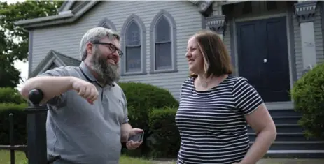  ?? MATTHEW CAVANAUGH/THE NEW YORK TIMES ?? Boon, left, and Caro Sheridan’s unorthodox home is designated a “gym” in Pokemon Go, leading players to visit the sidewalk outside at odd hours.