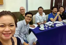  ??  ?? SELFIE Queen Cherry Al-ag with judges Ace Perez, Michael E. Dakudao, Rico Mok, Julian Kuan and George Yang