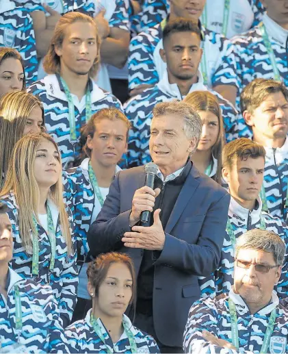  ?? GERMÁN GARCÍA ADRASTI ?? Villa Olímpica. Mauricio Macri, días atrás, durante la llegada de la delegación argentina.