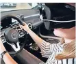  ?? FOTO: MERCEDES ?? Virtuelle Brillen zeigen Mercedes-Konfigurat­ionen.