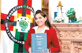  ??  ?? Dafne Almazán se convirtió en la psicóloga más joven en 2012.