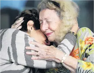  ?? ?? Phyllis Felsenfeld hugs her friend Elaine Wyler during their reunion on Saturday. They met for the first time in more than seven decades after their grandchild­ren became engaged.
MIKE STOCKER/SUN SENTINEL PHOTOS