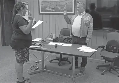  ?? Photo by Diana Haecker ?? SWORN IN— Deputy City Clerk Christine Piscoya swears in John Handeland as Interim Mayor.