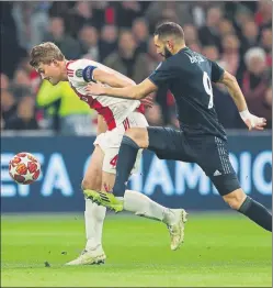  ?? FOTO: GETTY IMAGES ?? Matthijs de Ligt (19 años) brilló en Amsterdam ante Benzema