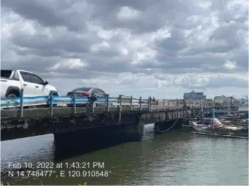  ?? (DPWH) ?? AGING BRIDGE. The Department of Public Works and Highways will replace the aging Marcos Bridge, locally known as Tawiran Bridge, in Meycauayan City.