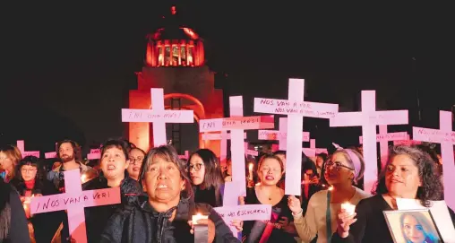  ?? ROBERTO HERNÁNDEZ ?? Ante el aumento de feminicidi­os, activistas femeninas realizan diversas protestas