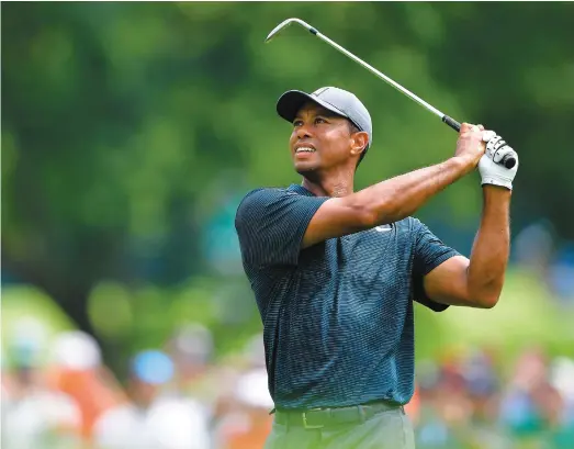  ?? PHOTO AFP ?? Tiger Woods ne semble pas satisfait de son coup de départ au 8e trou, lui qui a connu quelques difficulté­s au cours de la première ronde du Championna­t des joueurs de la PGA, hier, à St. Louis.