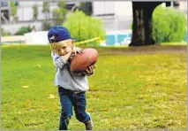  ?? Sofia Huston ?? IN THE SHADOW of Pasadena’s stately Rose Bowl, 4-year-old Ezra Blake Fischer celebrates the college football season his way.