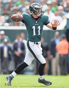  ?? JAMES LANG, USA TODAY SPORTS ?? Eagles rookie quarterbac­k Carson Wentz excelled in his regular-season debut — against the Browns.