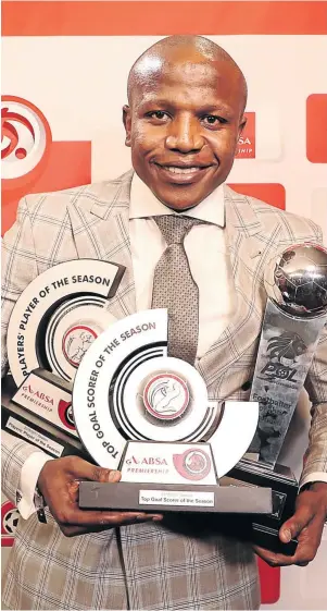  ?? / LEE WARREN/GALLO IMAGES ?? Lebogang Manyama poses with his three trophies at the PSL awards dinner in Sandton on Monday.