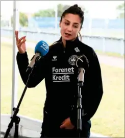  ?? FOTO: LARS POULSEN ?? Nadia Nadim taler med pressen på kvindeland­sholdets samling i Helsingør.