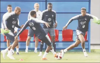  ??  ?? France’s players during training. REUTERS/Sergei Karpukhin