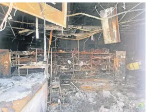  ?? ?? In diesem Supermarkt in Ciudad Juárez starben bei einem Brandansch­lag Mitte August zwei Frauen.