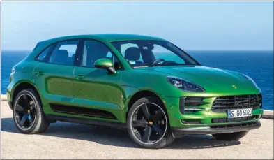  ??  ?? Le nouveau bouclier et les optiques revisités distinguen­t le nouveau Macan