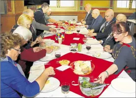  ?? Picture: Sean Aidan 27532779 ?? Guests dig in to a ploughman’s lunch to raise money for the mayor’s charity fund