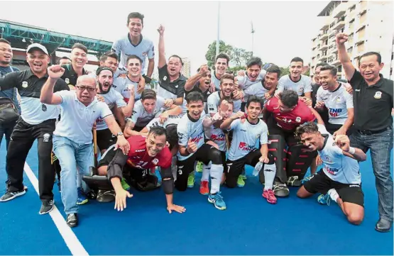  ??  ?? Champions: Terengganu players and officials posing for a photograph after winning the MHL Premier Division title yesterday. — ART CHEN/ The