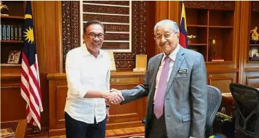  ??  ?? Private talks: Anwar shaking hands with Dr Mahathir after their meeting in Putrajaya. — Photo sourced from Facebook