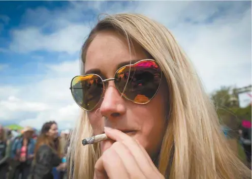  ?? DARRYL DYCK LA PRESSE CANADIENNE ?? À l’instar de Montréal et d’autres municipali­tés du Québec, la ville de Gatineau prévoit de permettre la consommati­on de cannabis en public.