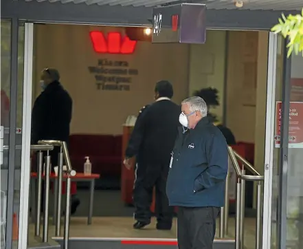  ?? BEJON HASWELL/STUFF ?? The Westpac Bank branch in Timaru open for limited hours yesterday.