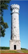  ??  ?? Wilder Tower overlooks the Chickamaug­a battlefiel­d
